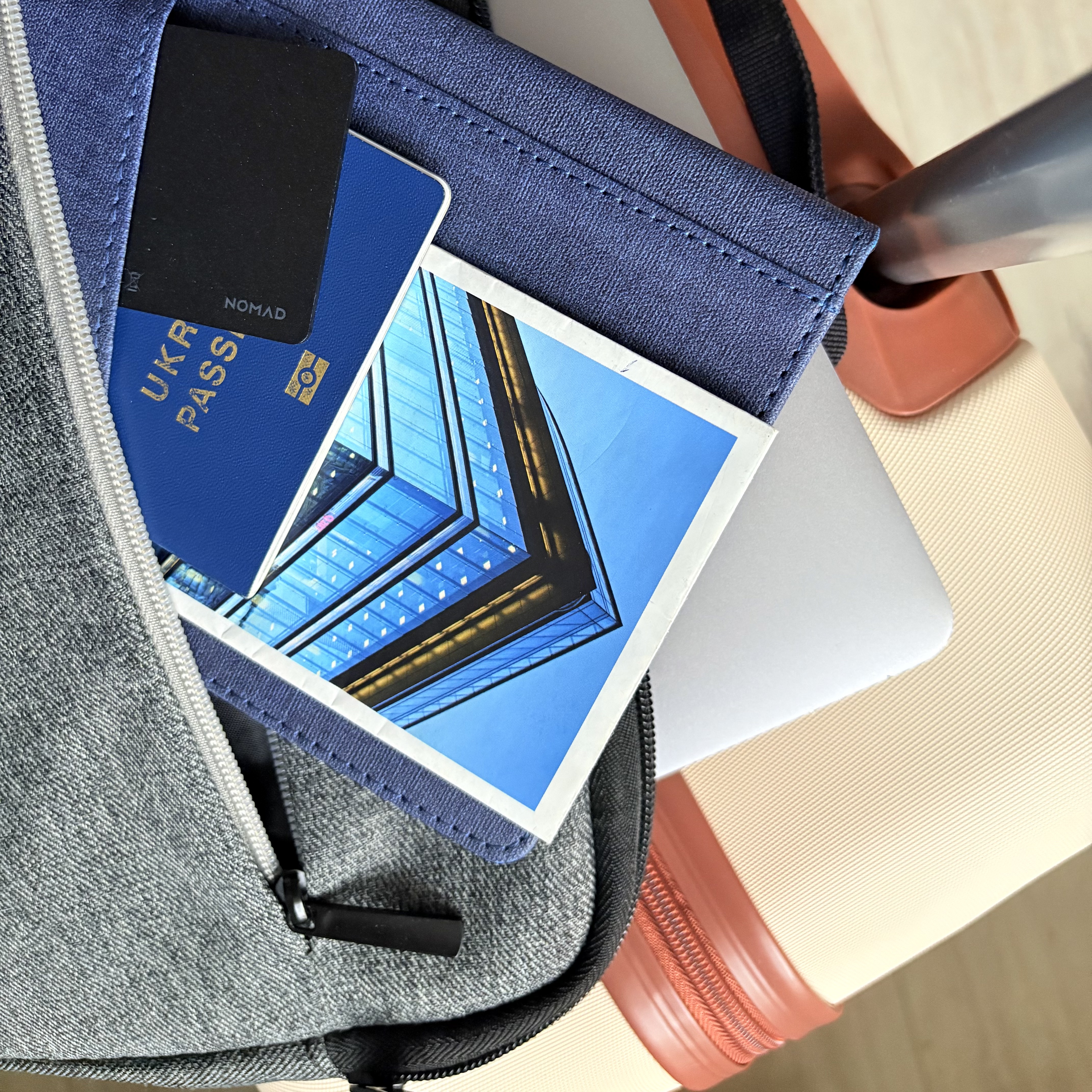 Nomad Card in Bag